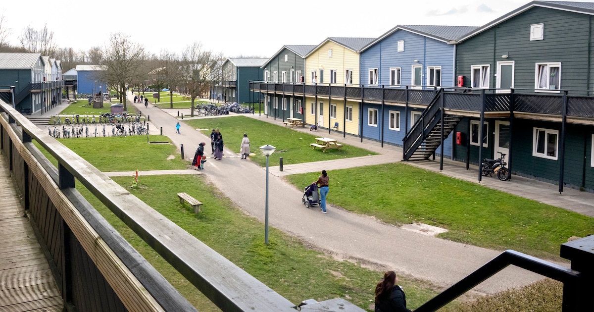 Azc in Zeewolde opent deuren tijdens landelijke dag | Zeewolde | AD.nl