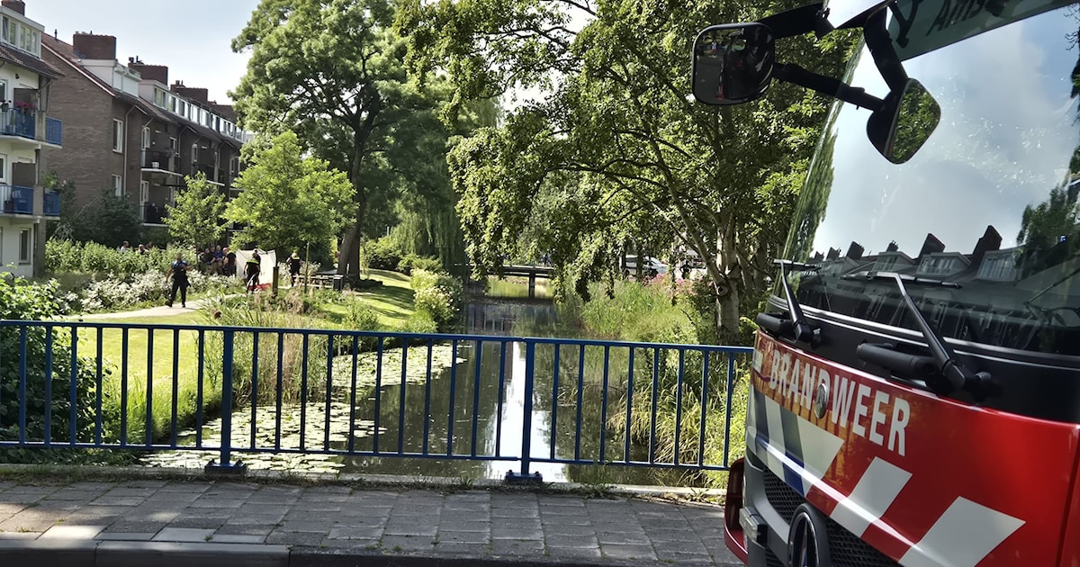 84-jarige vrouw overleden na redding uit water aan Mr. G. Groen van Prinstererlaan in Amstelveen