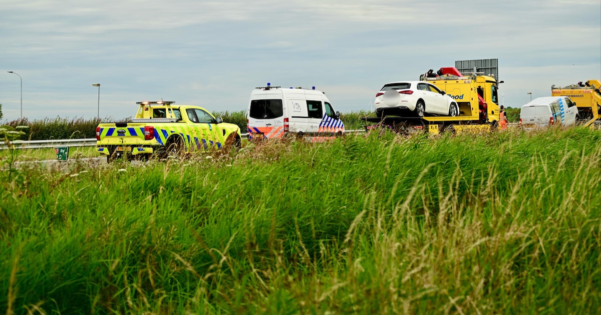 Schade na auto ongeluk op de A7 in Benningbroek