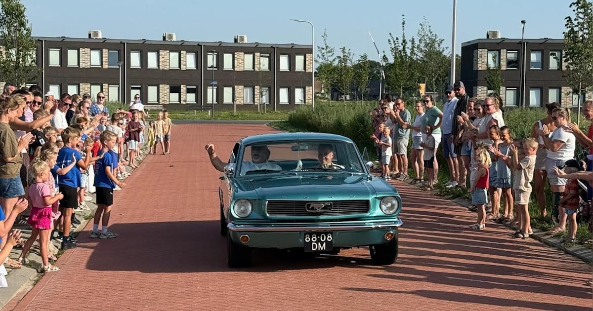 Meester Jenno Cnossen neemt na ruim 25 jaar groots afscheid van Doekesschool Hardenberg