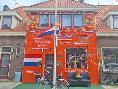 Oranje, oranjer, oranjest: dit huis in Zuilen is volledig in de WK-stemming