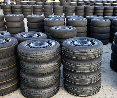 Stock of 660,000 kilos of car tires from bankrupt company still awaiting a buyer