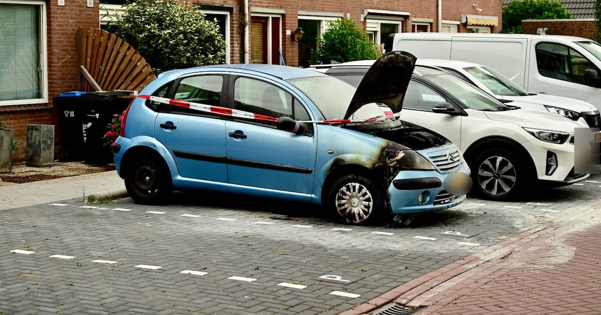 Schade na autobrand op Bunderstraat in Purmerend