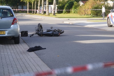 Fatbiker geschept door auto in Deventer