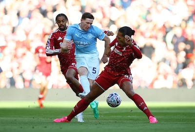 Liverpool met steun publiek op zoek naar goal in beladen topper, City-spelers uitgejoeld bij elk balcontact