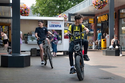 st-serie-afgekocht-st20240717-32405-deventer-editie-stentor-fatbikes-zorgen-voor-overlast-in-het-winkelcentrum-van-colmschate-20240718-foto-ruben-meijerink-rm240718