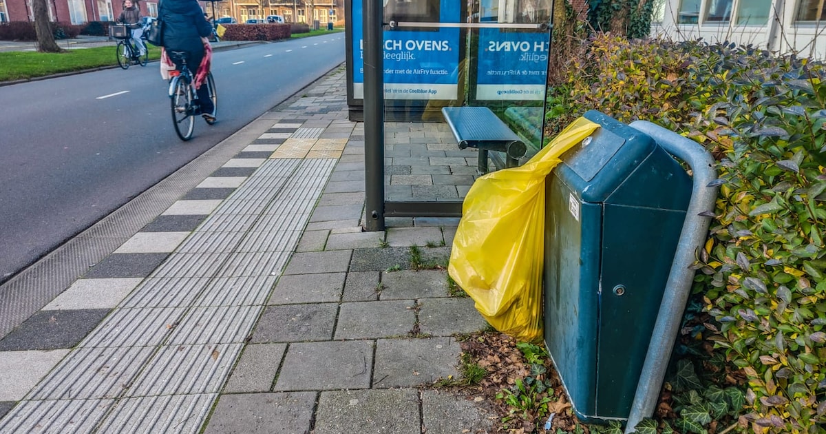 Dit doen de gele zakken aan de afvalbakken in Woerden