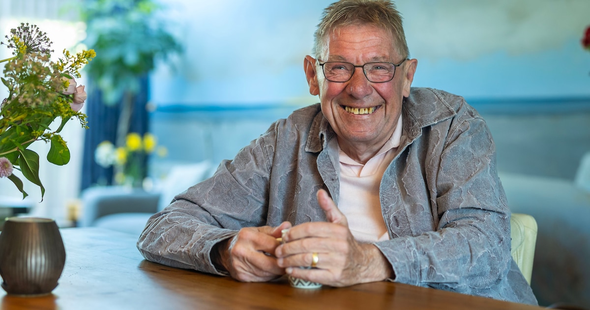 Kroegbaas ‘Witte Peet’ (74) weet dat hij niet meer beter wordt, maar blijft lachen: ‘Ik heb anderen 
