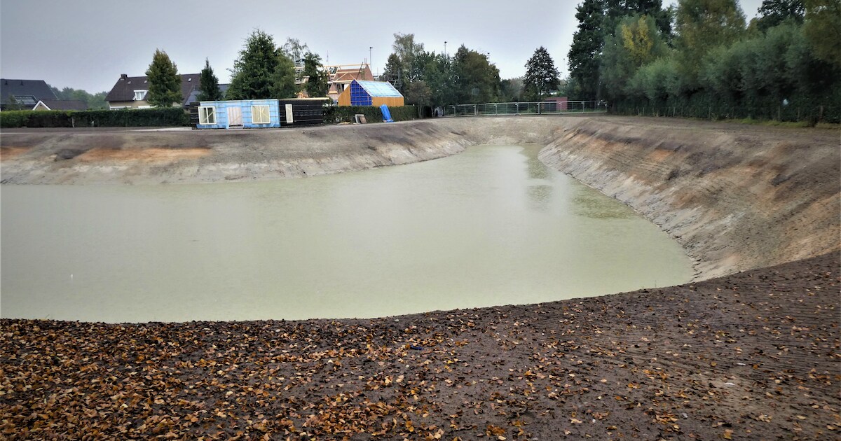 Maïsveld Milrooijseweg in Middelrode is nu grote vijver geworden: nog even wachten op de karpers