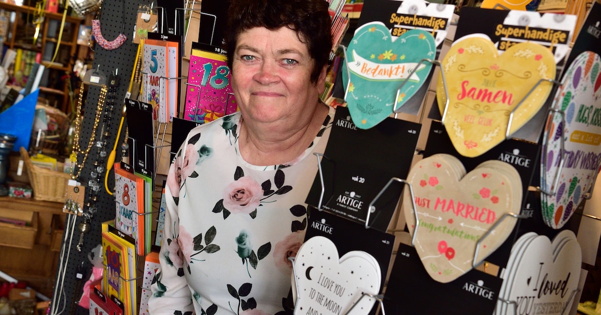 Na vijftig jaar stopt Adri (71) met haar bekende cadeauwinkel: ‘Volgehouden voor Haastrecht’