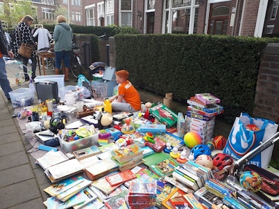 Vrijmarkt in Den Haag: hier (ver)koop je spullen op Koningsdag 2026