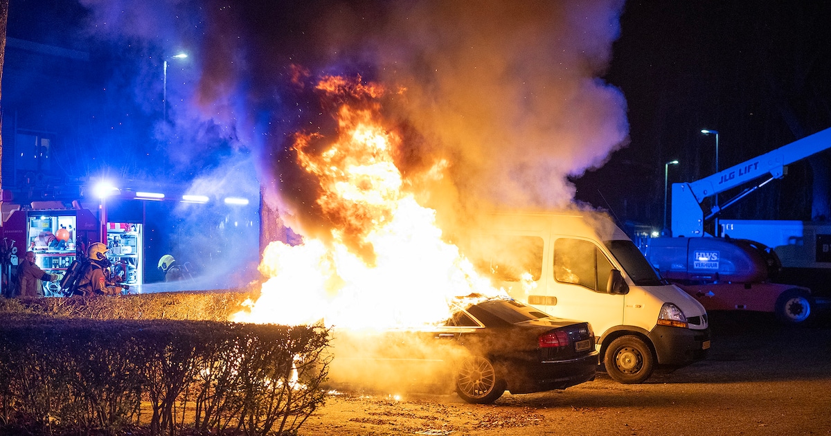 Meerdere auto's en camper gaan in vlammen op binnen drie uur in Haarlem