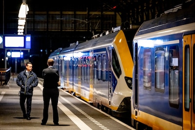 Spoor kapot! Vanaf dinsdagavond geen treinen tussen Den Haag en Rotterdam