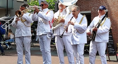 Papa Dré Jazz Band speelt oude stijl jazz in Etten-Leur