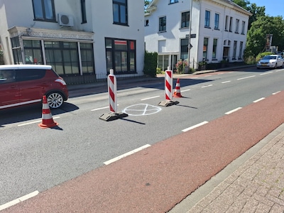 Zinkgat legt deel van Zutphenseweg in Lochem plat: verkeer vrijdag omgeleid