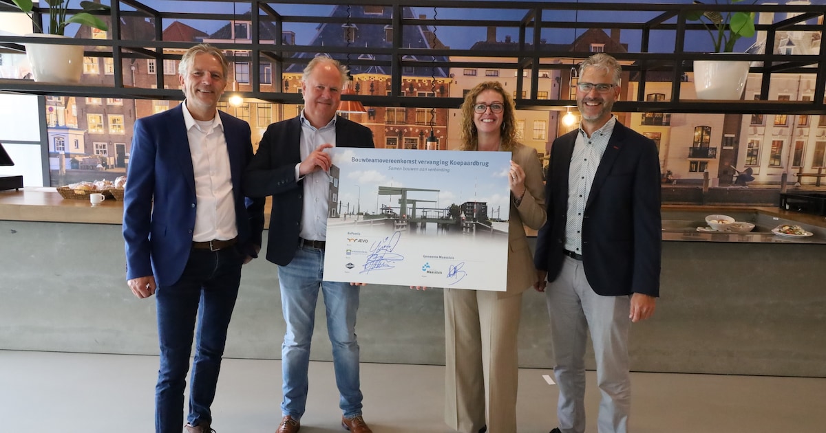 Maassluis zet volgende stap voor nieuwe Koepaardbrug, wethouder ondertekent bouwteamovereenkomst