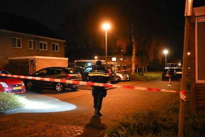 Woning in Drunen onder vuur genomen: kogelgaten in gevel en voordeur, twee maanden na explosie van b