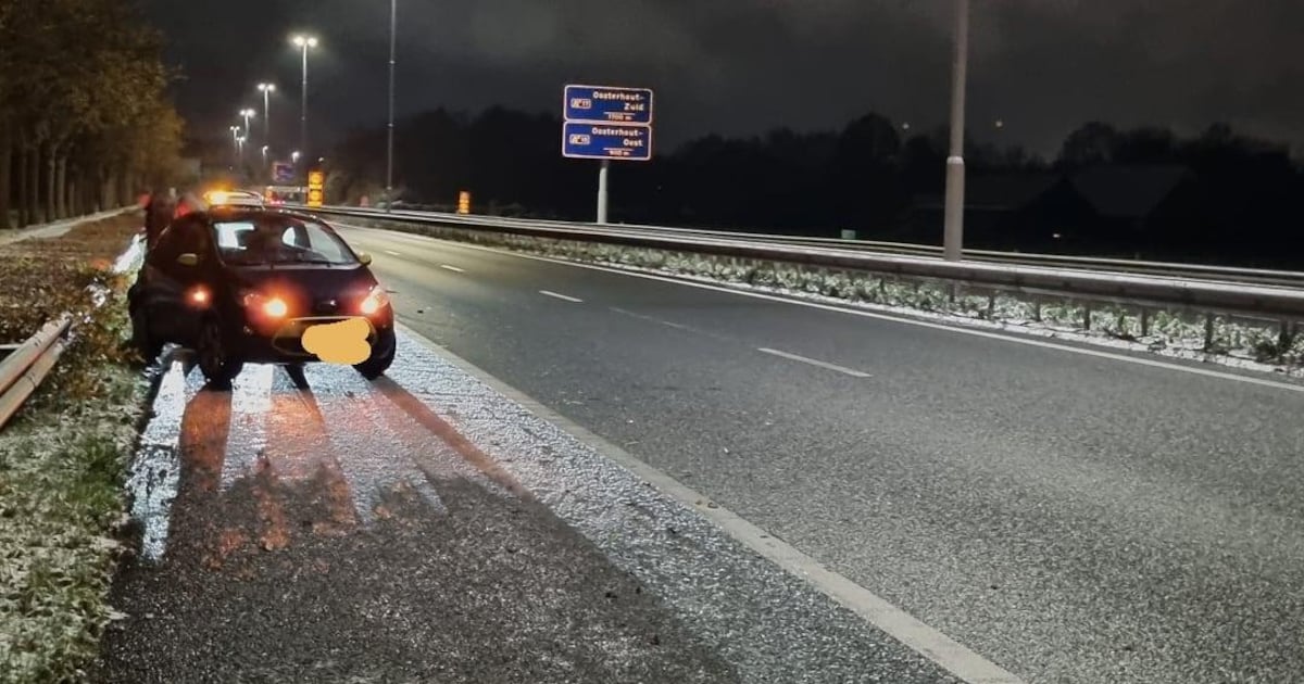 Bestuurder onder invloed rijdt tegen vangrail op A27 bij Oosterhout