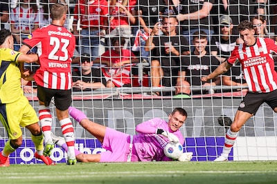 LIVE | Veerman krijgt flinke tik te verwerken na stevige tackle, PSV heeft het zwaar tegen Villarreal