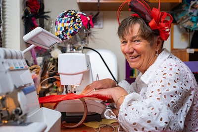 Erna’s hoeden schitteren in Videolandserie Máxima: ‘Ik heb die aflevering al drie keer gezien’