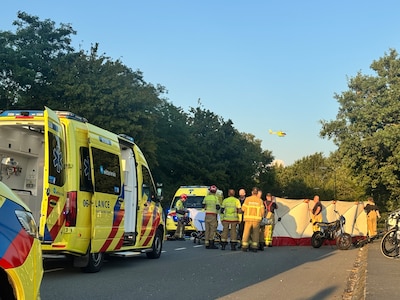 Wielrenner en bestuurder crossmotor gewond na botsing bij Klarenbeek
