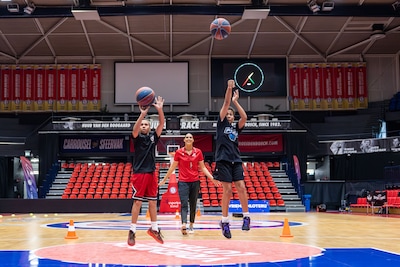 12-jarige neefjes Michael Jackson trainen in Den Bosch voor basketbaldroom: ‘Zingen? Pas mijn derde keuze’