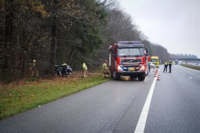 Man (27) uit Delft overleden bij botsing tegen boom langs A50