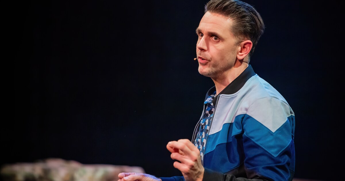 Cabaretier Wouter Monden treedt op in Heemskerk