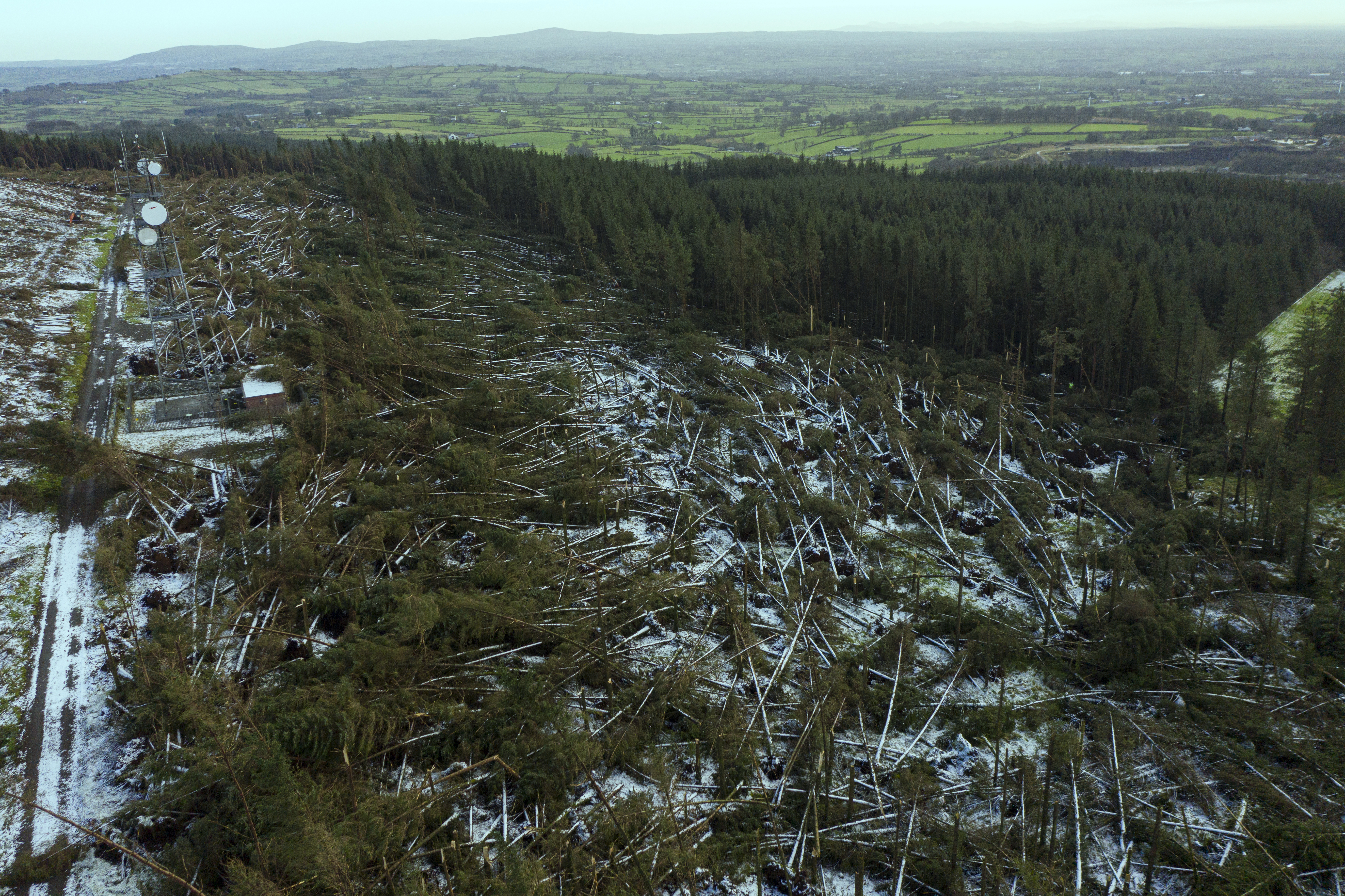 Honderdduizenden mensen nog steeds zonder stroom na storm Éowyn ...