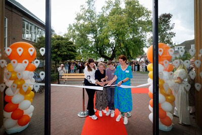 De huiskamer van Gemonde, mét afwasmachine, is eindelijk open