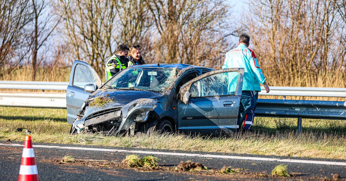 Auto zwaar beschadigd na eenzijdig ongeluk A31 bij Marsum