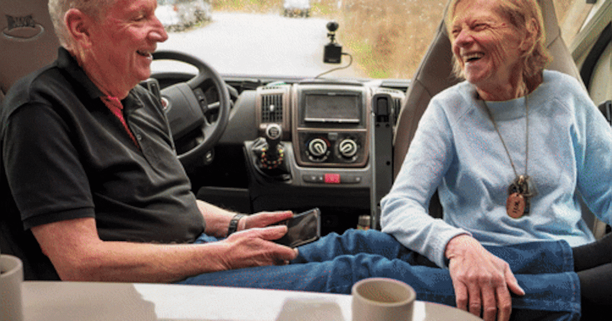 Hans (72) reist alleen verder in de camper na overlijden van vrouw Wil: ‘Hier werd ze blij van’