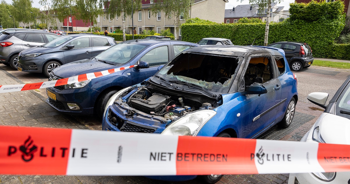 Auto vliegt in brand, tweede keer in dag tijd op dezelfde plek in Hoofddorp