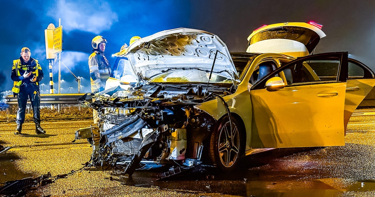 Auto's in de kreukels na harde botsing in Maarssen