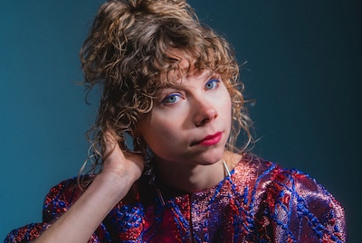 ‘Het is een eenzame strijd’: Estelle schrijft boek over leven met chronische pijn