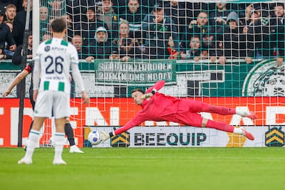 Davy Klaassen eist penalty op van Leonardo bij Ajax, maar faalt vanaf elf meter in Groningen
