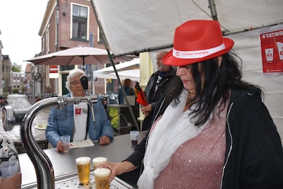 3 October Vereeniging onthult plaquette bij 200-jarig bestaan Stadsgehoorzaal Leiden
