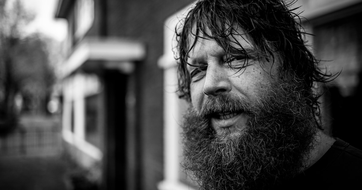 Arjan Pronk (55) verdomde het om haast te hebben, nu is de Bökkers-bassist er niet meer: ‘Echt kut’