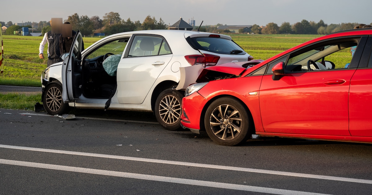 Drie auto's lopen veel schade op bij ongeluk op N201 tussen Mijdrecht en Uithoorn