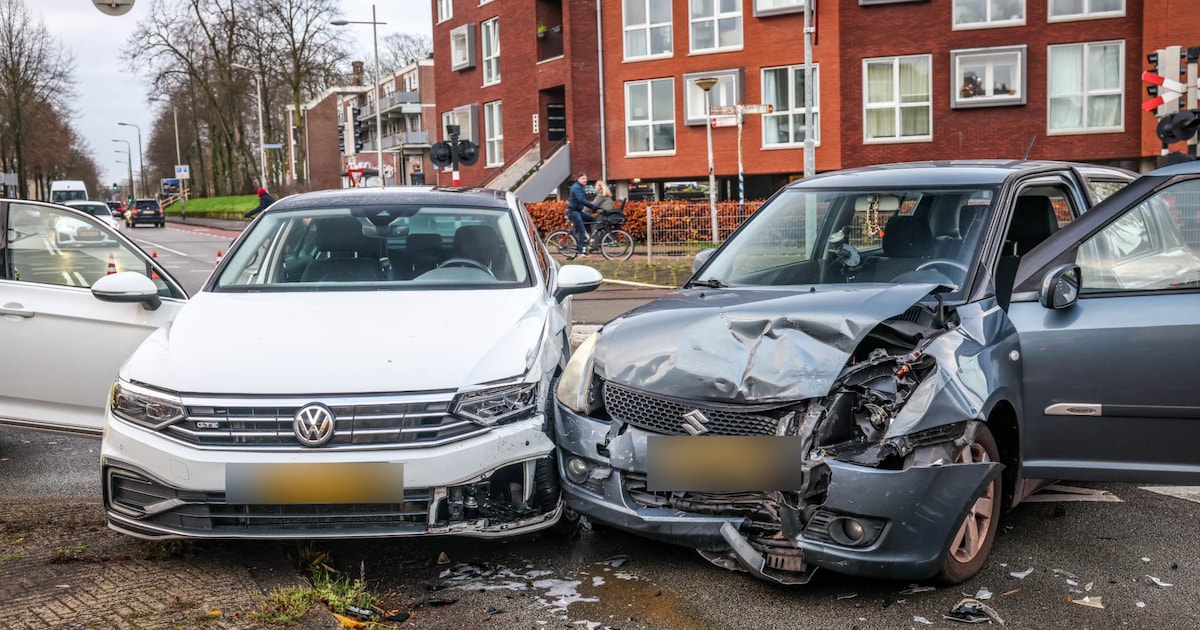 Twee gewonden na botsing op kruising in Amersfoort