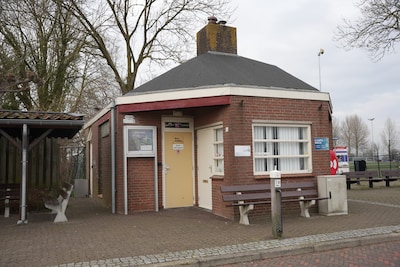 Sanitaire stop in voormalig havenkantoor krijgt frisse en duurzame uitstraling