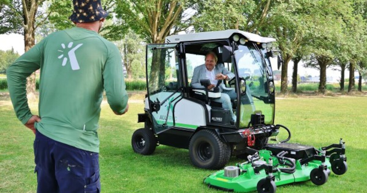 Primeur in Noord-Holland: gemeente Koggenland maait gazons elektrisch