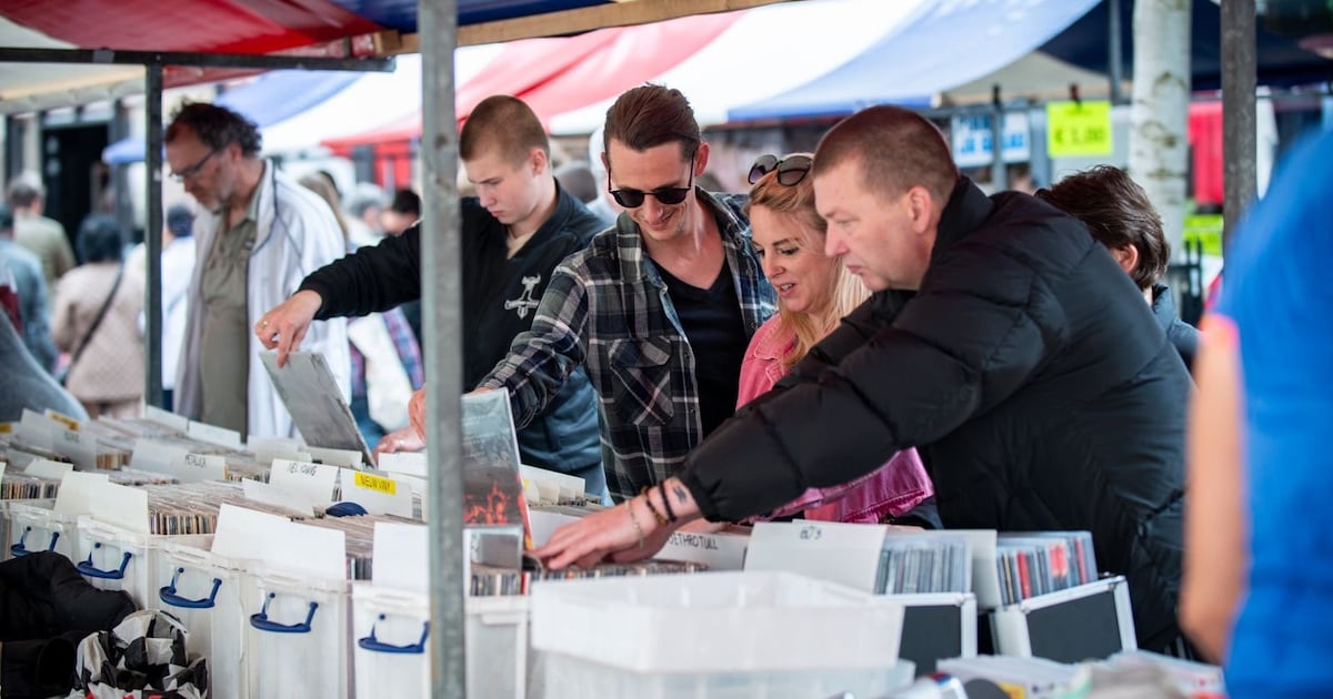Boeken- en platenmarkt in winkelcentrum De Hamershof in Leusden