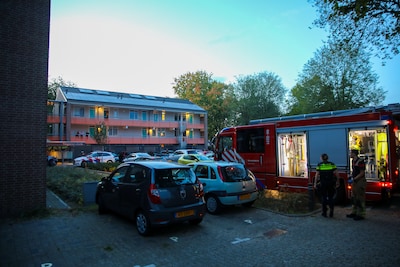 Vrouw naar het ziekenhuis vanwege rookinhalatie na keukenbrand in Apeldoorn