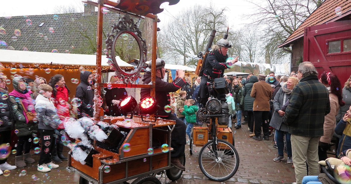 Unieke sfeer met vuurshows, kerstman en oldtimers op Eynder Pieck Festeyn