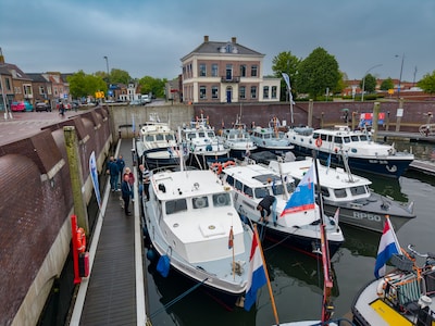 Schottelboten verzamelen zich in de haven van Kampen: ‘Als je niet weet wat je doet, ga je rondjes d