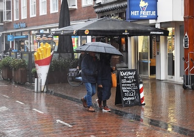 Regen, regen en nog eens regen: Apeldoorn is de op één na natste stad