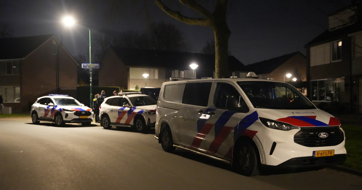 Politie doet onderzoek bij woning in Bunschoten waar overleden persoon is aangetroffen