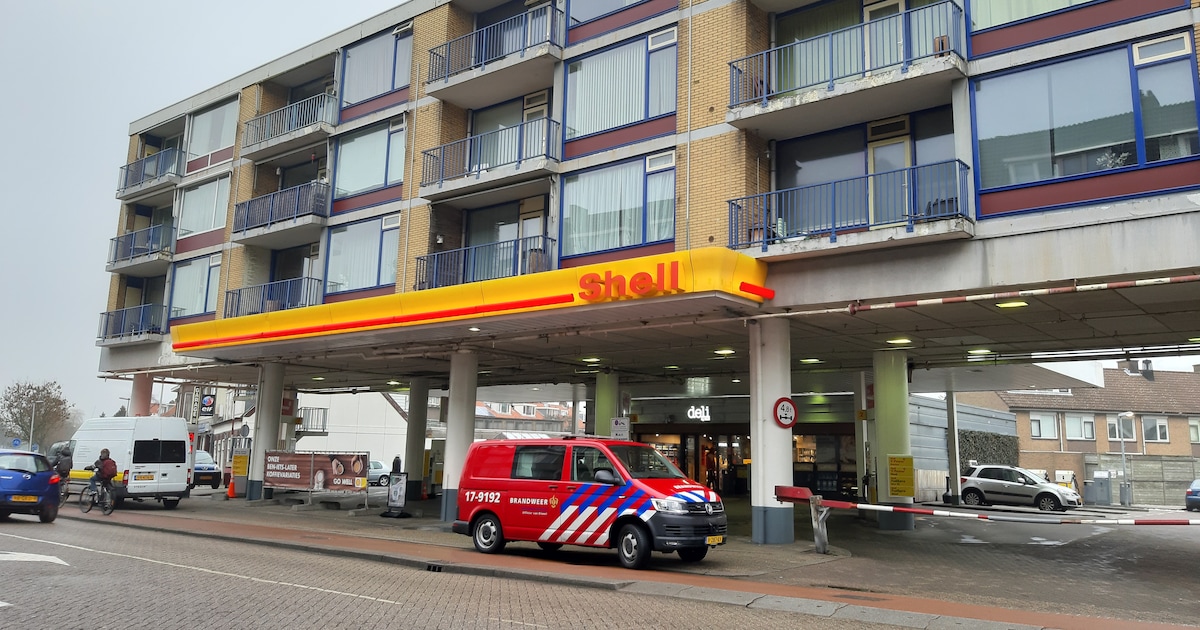 Shell tankstation met vreemd luchtje weer open | Regio | AD.nl