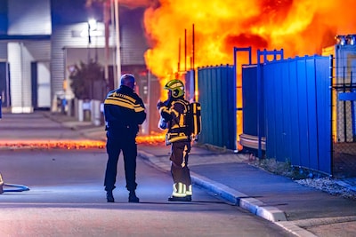 E-bike accu’s die in brand vlogen stonden uit voorzorg al onder water, zegt eigenaar: ‘Je wil dit ni